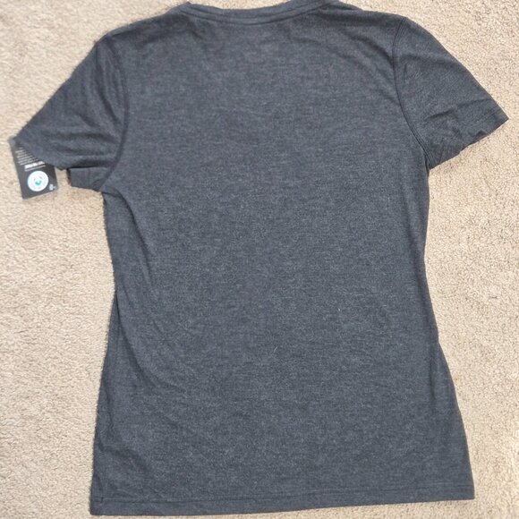 NWT Reebok Women’s UFC T Shirt Short Sleeve V Neck Gray Size M - Picture 6 of 12